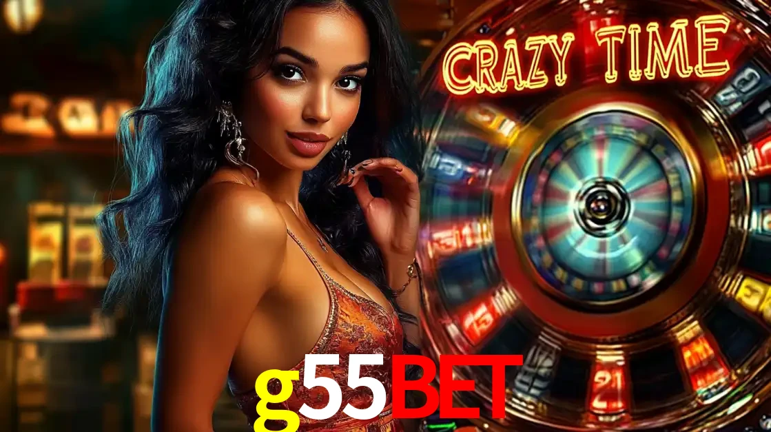 Mulher elegante ao lado da vibrante roda da fortuna do jogo de cassino ao vivo Crazy Time, um dos game shows mais populares e cheios de prêmios do g55bet.